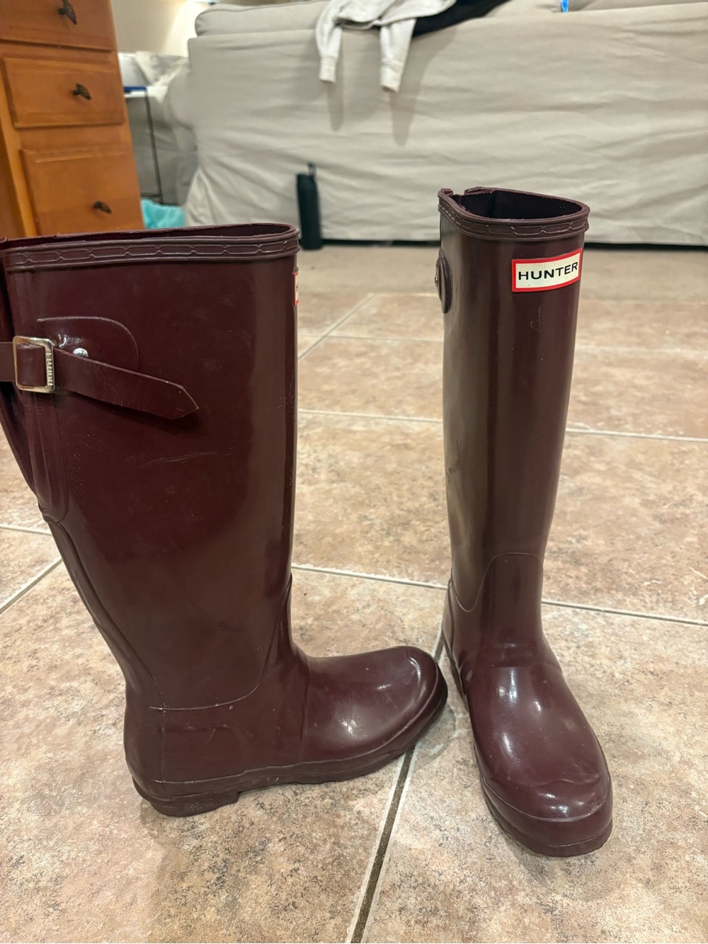 Hunter Tall Gloss Waterproof Rain Boots in Burgundy - Picture 2 of 5